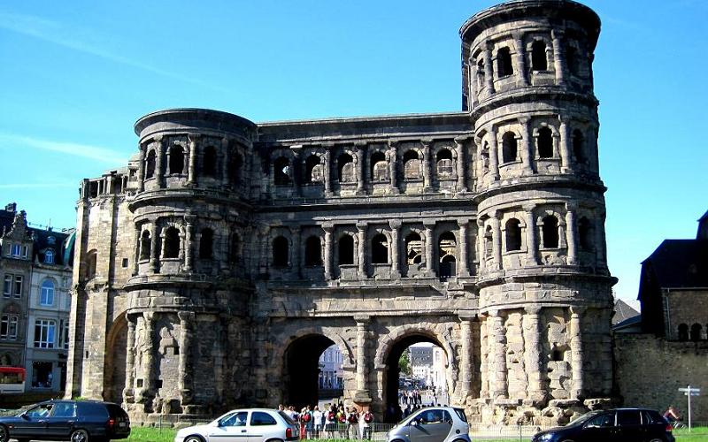 PORTA NIGRA