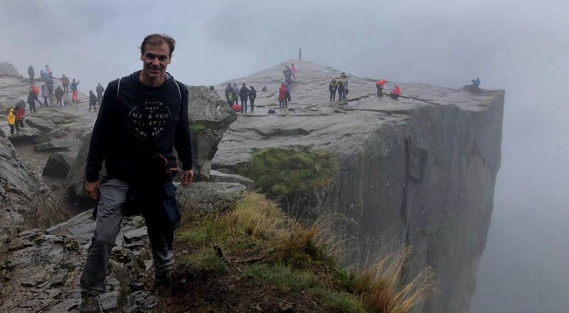 subir-al-preikestolen